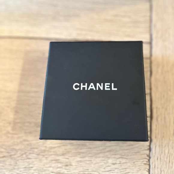 CHANEL Brooch - Picture 3 of 4